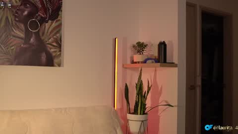 Snapshot of laurita_4 chatting on June 11, 1:20 pm laurita_4 online show from June 11, 1:20 pm