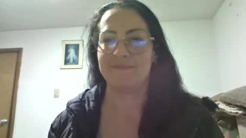 Snapshot of lauryn_jones chatting on April 28, 3:22 am Laury online show from April 28, 3:22 am