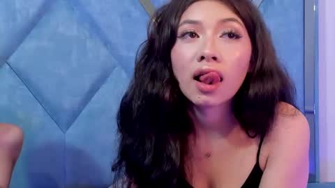 Laury and Narem online show from November 20, 7:41 am