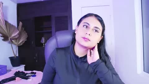 Snapshot of laurynjeffers chatting on March 13, 12:39 am LaurynJeffers online show from March 13, 12:39 am