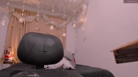 Lauu G online show from December 2, 3:37 am