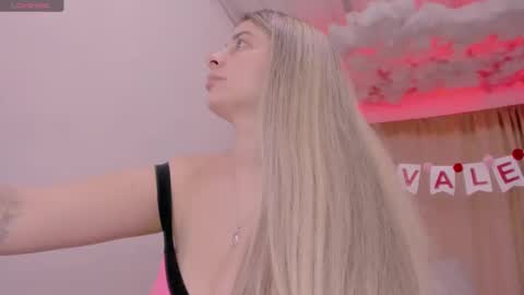 Lauu G online show from February 15, 6:12 am