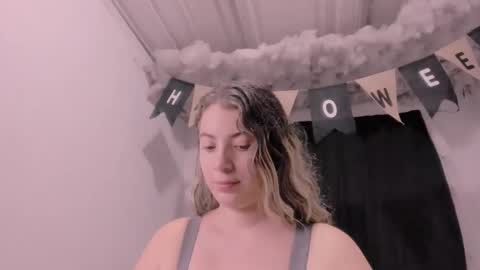 Lauu G online show from October 31, 9:54 am