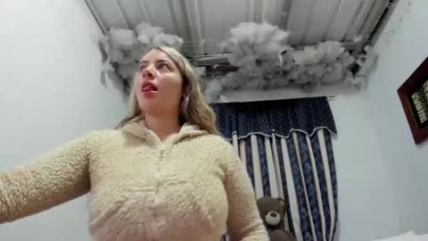 Snapshot of lauu_g chatting on February 6, 12:19 pm Lauu G online show from February 6, 12:19 pm