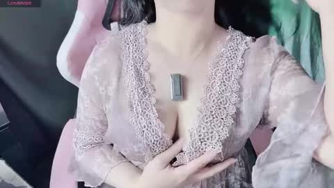 Snapshot of lavender_02 chatting on February 6, 5:38 pm Tina online show from February 6, 5:38 pm