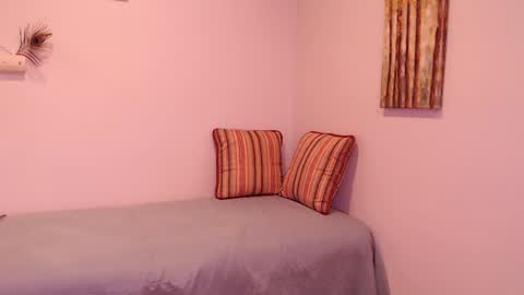 Snapshot of lavenderguy chatting on January 15, 7:48 am lavenderguy online show from January 15, 7:48 am