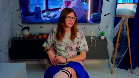 Snapshot of laveniadevoss chatting on November 25, 6:24 am Gloria online show from November 25, 6:24 am