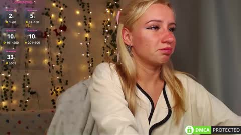 Mia online show from October 21, 9:26 pm