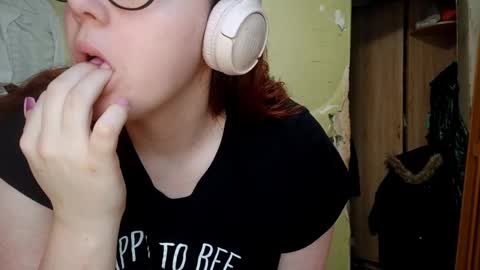 Snapshot of lavonesorge chatting on February 24, 6:11 am Adeline online show from February 24, 6:11 am