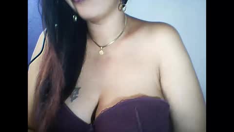 layanah12 online show from April 15, 1:51 pm