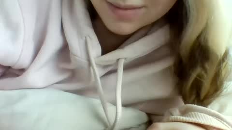 layannalea online show from December 13, 8:26 pm