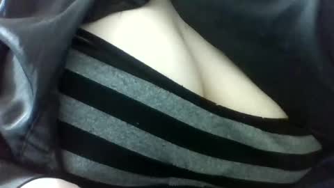 layannalea online show from February 25, 7:01 pm