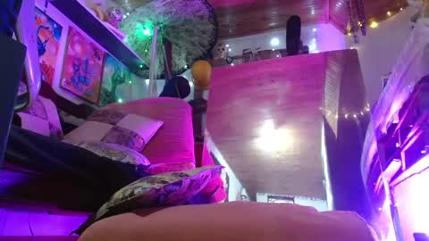 Snapshot of laye19 chatting on December 11, 3:24 am Laye19 online show from December 11, 3:24 am