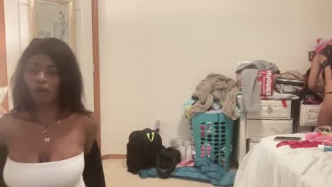 layla online show from September 26, 7:23 am