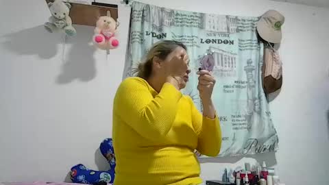 Snapshot of layla_astrum chatting on November 7, 10:15 am layla_astrum online show from November 7, 10:15 am