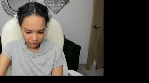 Snapshot of layla_breezee_ chatting on October 20, 4:02 am Layla Breezee online show from October 20, 4:02 am