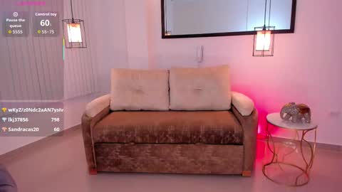 Snapshot of layla_breezee_ chatting on December 13, 7:53 pm Layla Breezee online show from December 13, 7:53 pm