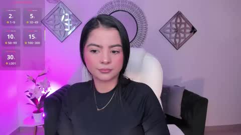 Snapshot of layla_breezee_ chatting on December 15, 12:31 pm Layla Breezee online show from December 15, 12:31 pm