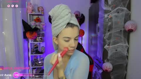 Layla online show from October 24, 2:57 pm