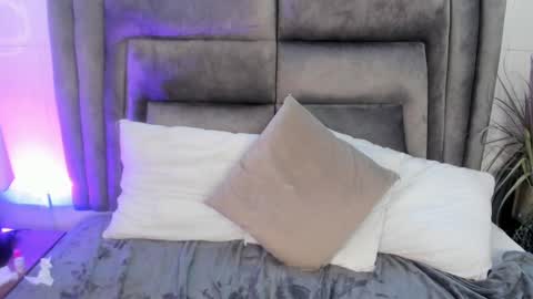 layla_clarke online show from March 7, 9:18 am