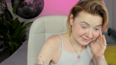 Layla online show from November 18, 6:07 am