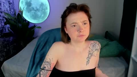 Layla online show from December 5, 7:06 am