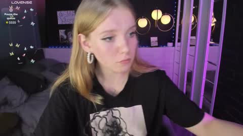 Snapshot of layla_glam chatting on September 20, 1:34 pm layla_glam online show from September 20, 1:34 pm