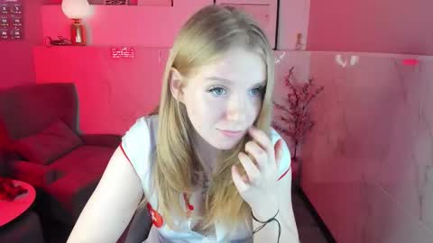 Snapshot of layla_glam chatting on October 2, 1:29 pm layla_glam online show from October 2, 1:29 pm