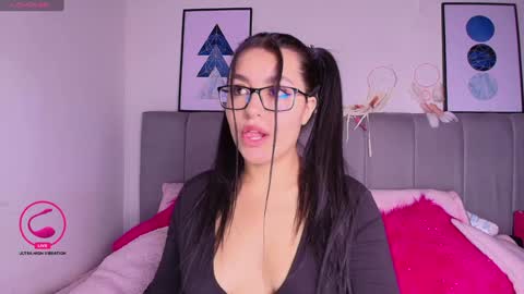 Layla online show from January 18, 12:15 pm