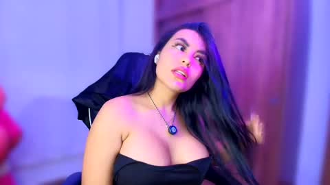 Layla online show from April 6, 4:57 am