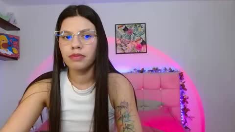 Lia and Rachel online show from February 1, 1:15 am