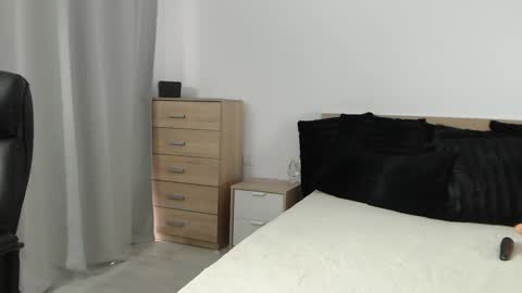 Layla online show from January 22, 11:45 am