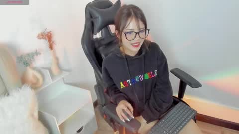 LAYLA online show from October 8, 7:55 pm