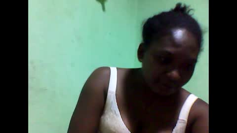 layllah01150120 online show from May 17, 7:32 pm