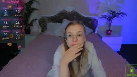 layriantavee online show from December 28, 9:42 am