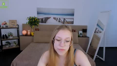 layriantavee online show from March 6, 7:14 am