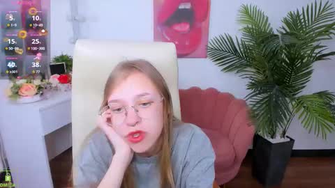 layriantavee online show from September 15, 6:02 am