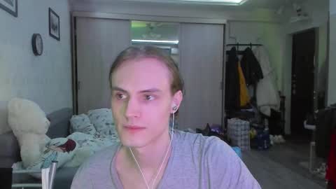 Snapshot of lazaret1k chatting on March 8, 9:29 pm Vladi online show from March 8, 9:29 pm