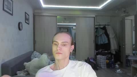 Snapshot of lazaret1k chatting on March 10, 5:29 pm Vladi online show from March 10, 5:29 pm