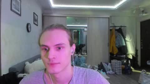 Snapshot of lazaret1k chatting on March 15, 12:49 am Vladi online show from March 15, 12:49 am