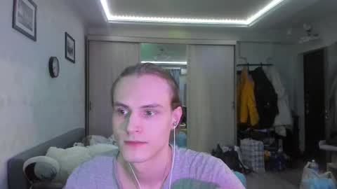Snapshot of lazaret1k chatting on March 16, 1:22 am Vladi online show from March 16, 1:22 am