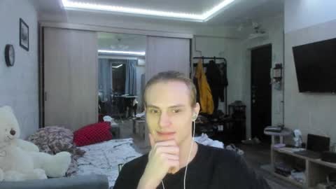 Snapshot of lazaret1k chatting on March 31, 7:03 pm Vladi online show from March 31, 7:03 pm