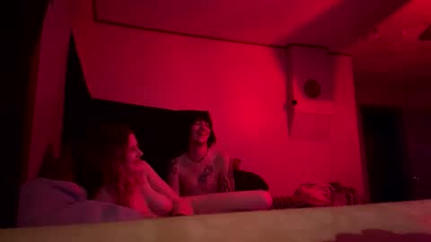 lboyett18 online show from March 26, 8:42 am