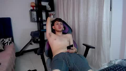 Snapshot of le_petit_princeb612 chatting on February 20, 1:25 am andres online show from February 20, 1:25 am