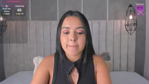 Snapshot of lea_gray chatting on January 20, 7:04 pm online show from January 20, 7:04 pm