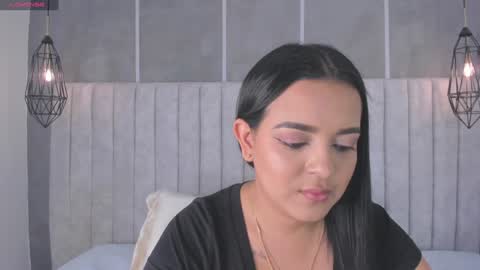 Snapshot of lea_gray chatting on January 25, 7:07 pm online show from January 25, 7:07 pm