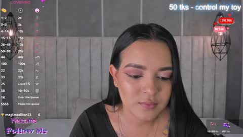 Snapshot of lea_gray chatting on February 5, 7:10 pm online show from February 5, 7:10 pm