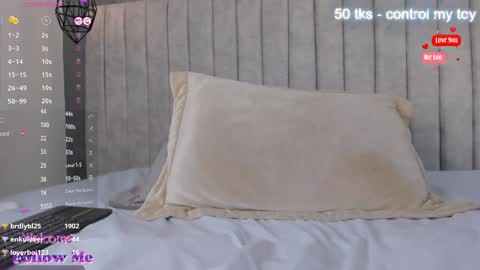 Snapshot of lea_gray chatting on February 6, 1:16 am online show from February 6, 1:16 am