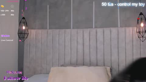 Snapshot of lea_gray chatting on February 8, 6:22 pm online show from February 8, 6:22 pm