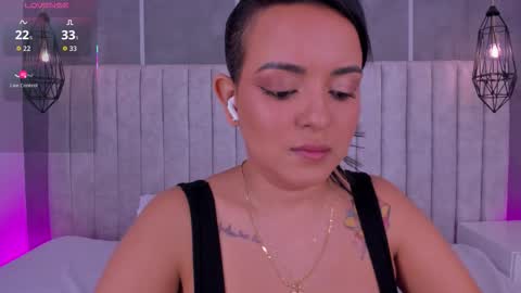 Snapshot of lea_gray chatting on November 4, 6:29 pm online show from November 4, 6:29 pm